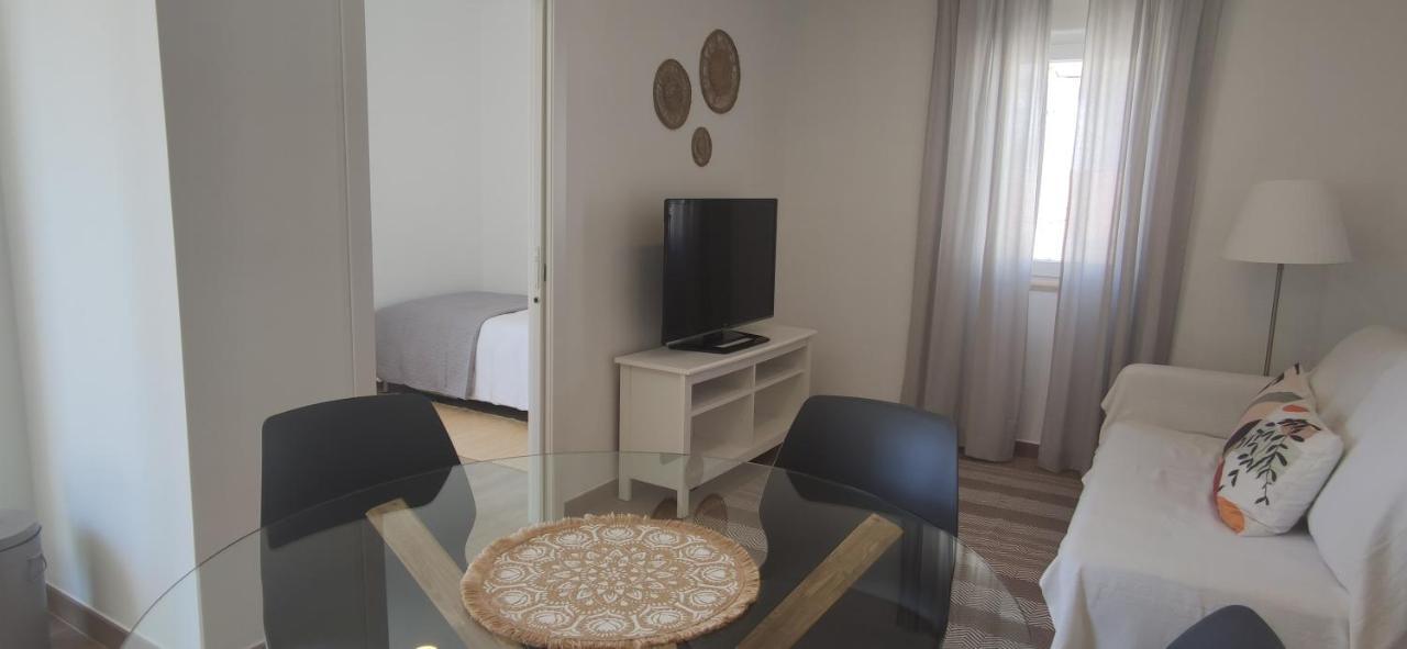 Appartamento Lovely & Bright Renovated Apt. W/ Balcony In Lagos Esterno foto