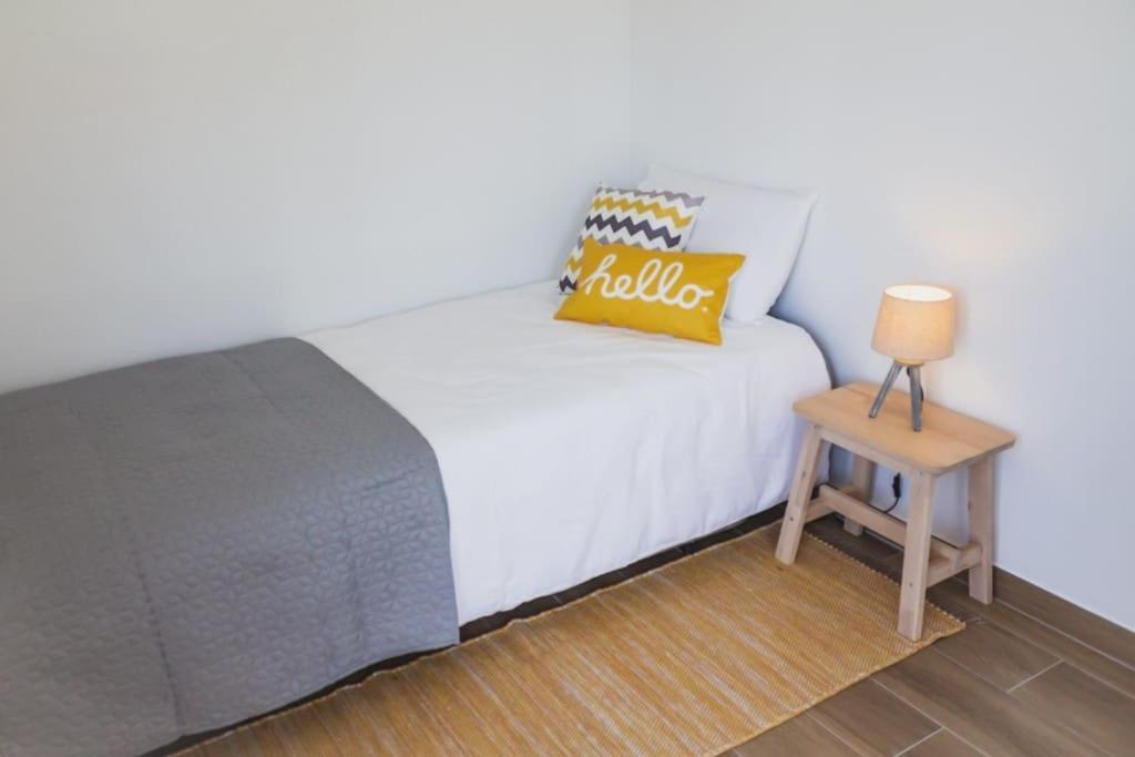 Lovely & Bright Renovated Apt. W/ Balcony In Lagos Esterno foto