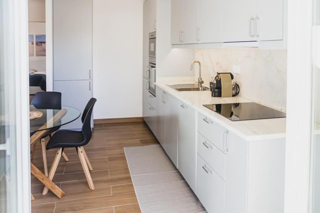 Lovely & Bright Renovated Apt. W/ Balcony In Lagos Esterno foto