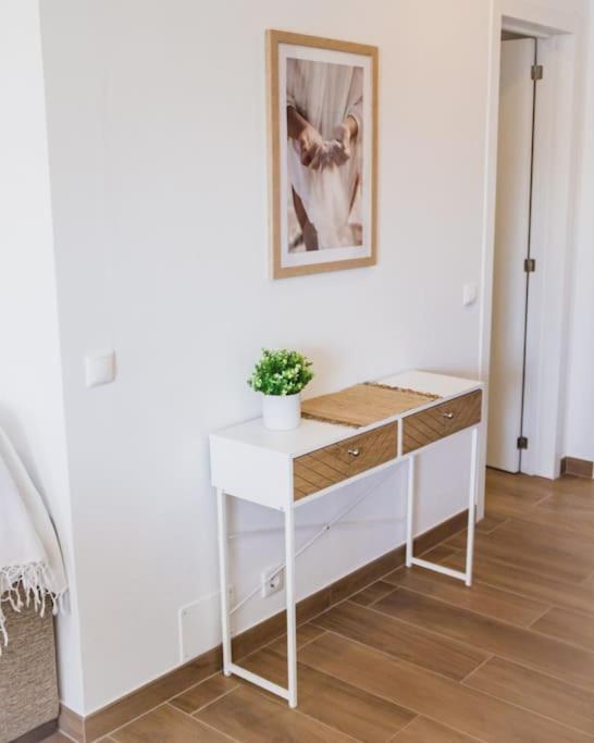 Lovely & Bright Renovated Apt. W/ Balcony In Lagos Esterno foto
